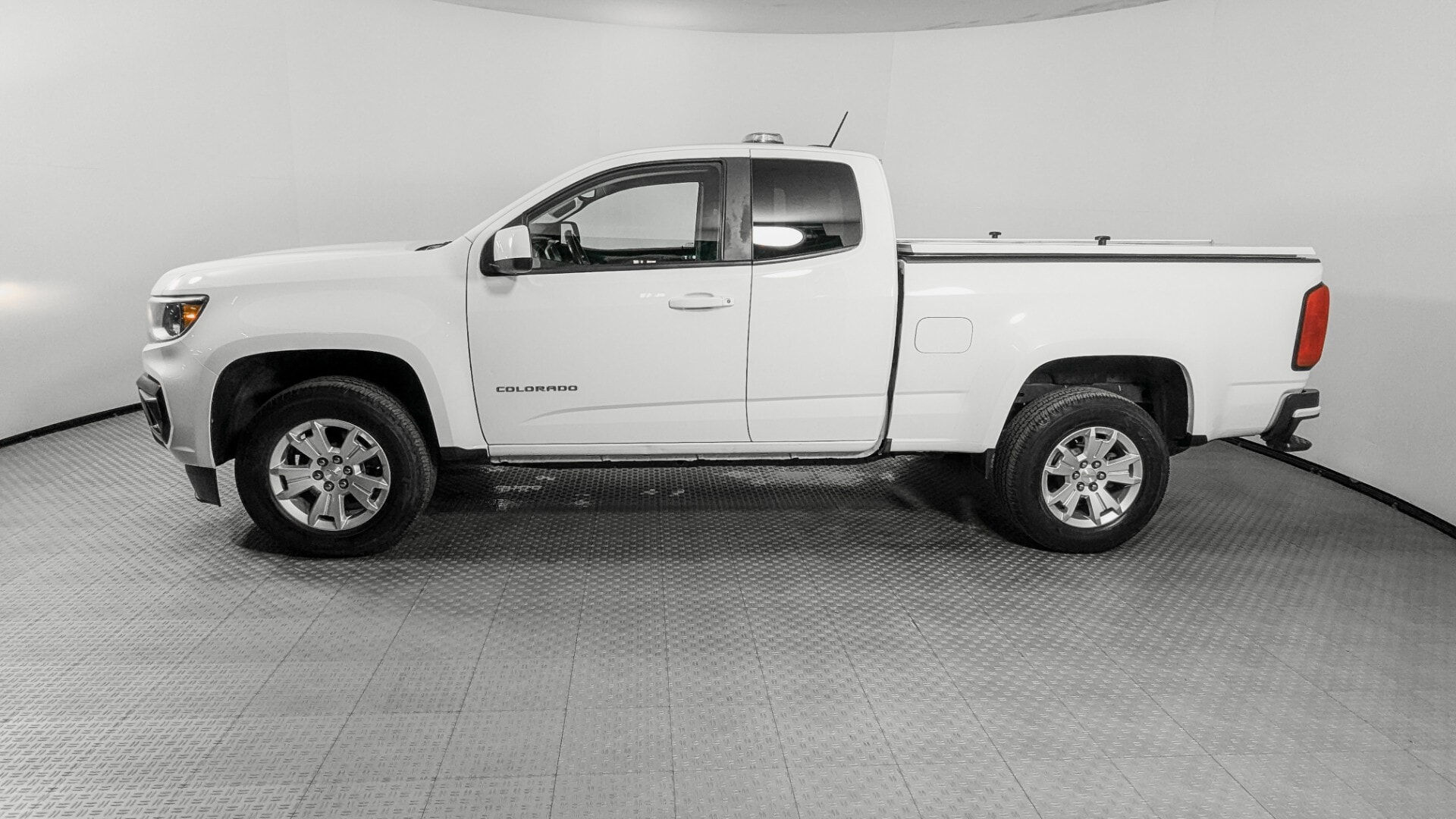 2022 CHEVROLET COLORADO 2WD LT photo 2