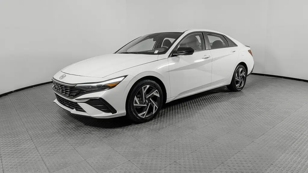 2025 HYUNDAI ELANTRA SEL SPORT photo 1