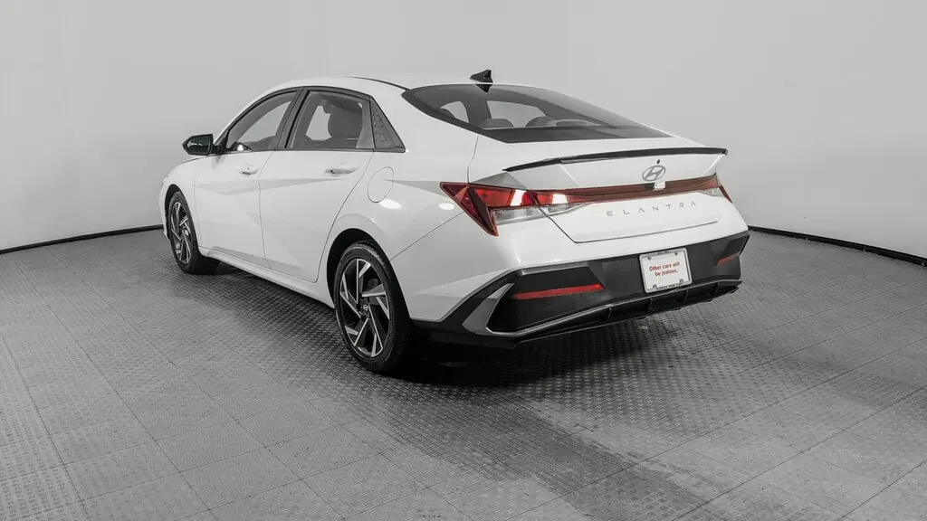 2025 HYUNDAI ELANTRA SEL SPORT photo 5