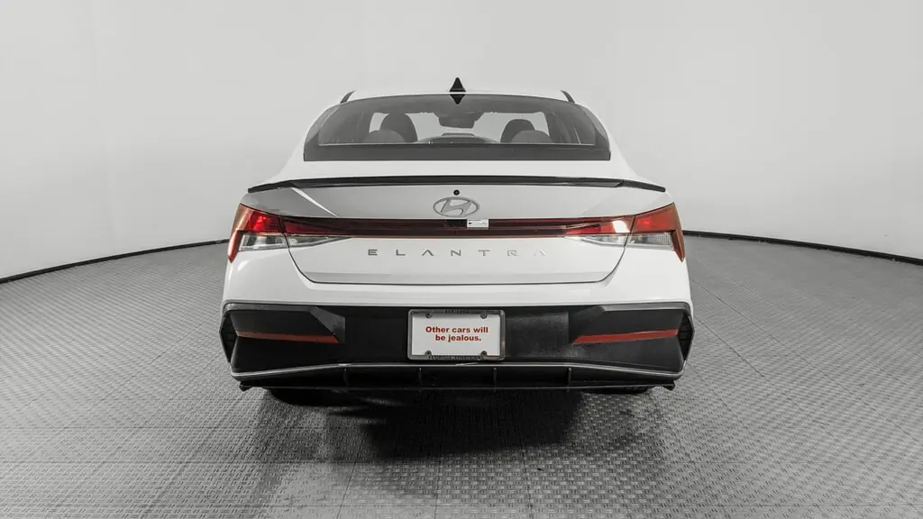 2025 HYUNDAI ELANTRA SEL SPORT photo 6