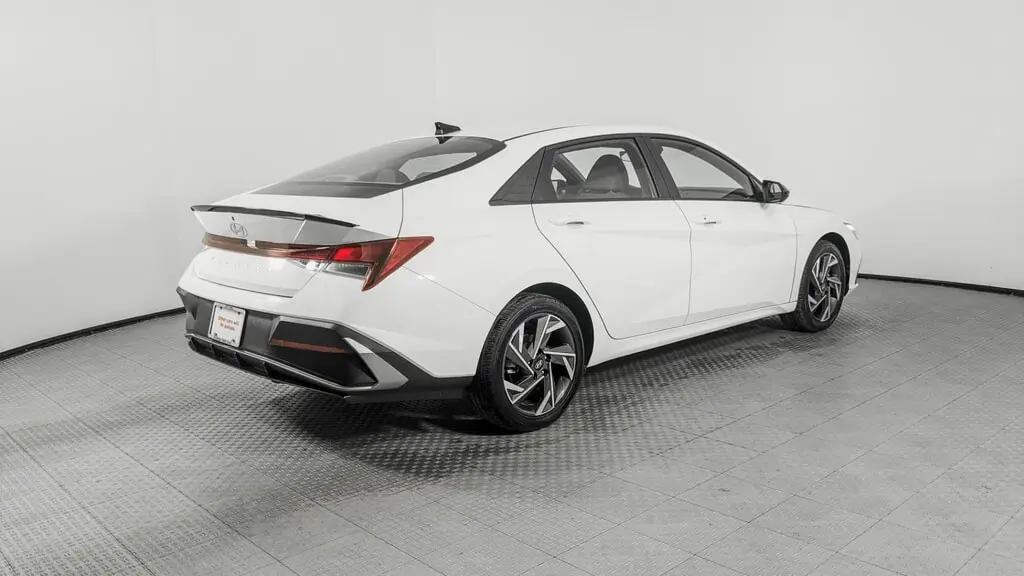 2025 HYUNDAI ELANTRA SEL SPORT photo 7