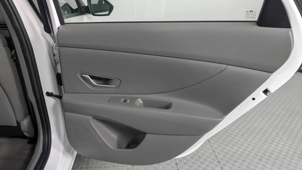 2025 HYUNDAI ELANTRA SEL SPORT photo 18