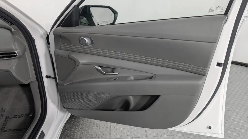 2025 HYUNDAI ELANTRA SEL SPORT photo 21