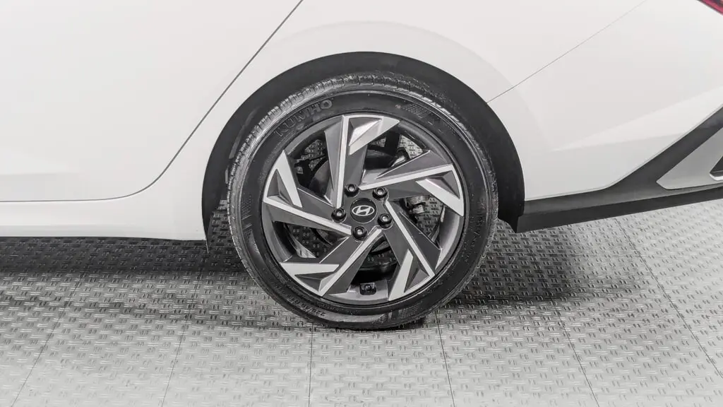 2025 HYUNDAI ELANTRA SEL SPORT photo 32