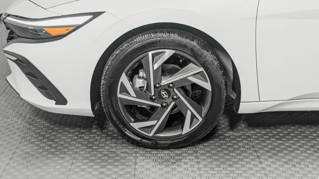 2025 HYUNDAI ELANTRA SEL SPORT photo 33