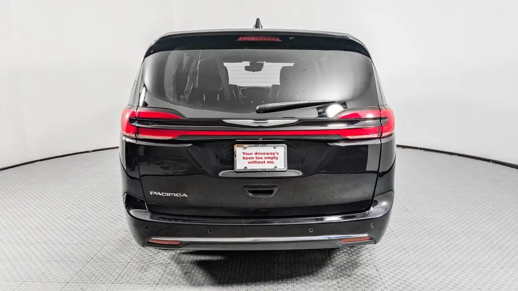 2024 CHRYSLER PACIFICA TOURING L photo 6