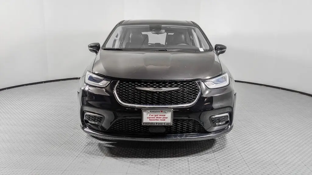 2024 CHRYSLER PACIFICA TOURING L photo 11