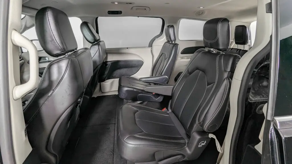 2024 CHRYSLER PACIFICA TOURING L photo 15