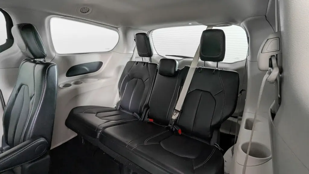 2024 CHRYSLER PACIFICA TOURING L photo 16