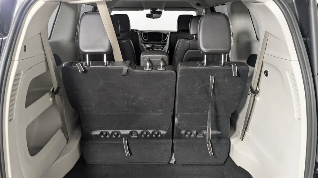 2024 CHRYSLER PACIFICA TOURING L photo 17