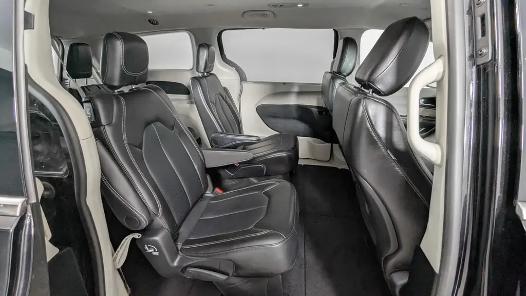 2024 CHRYSLER PACIFICA TOURING L photo 18