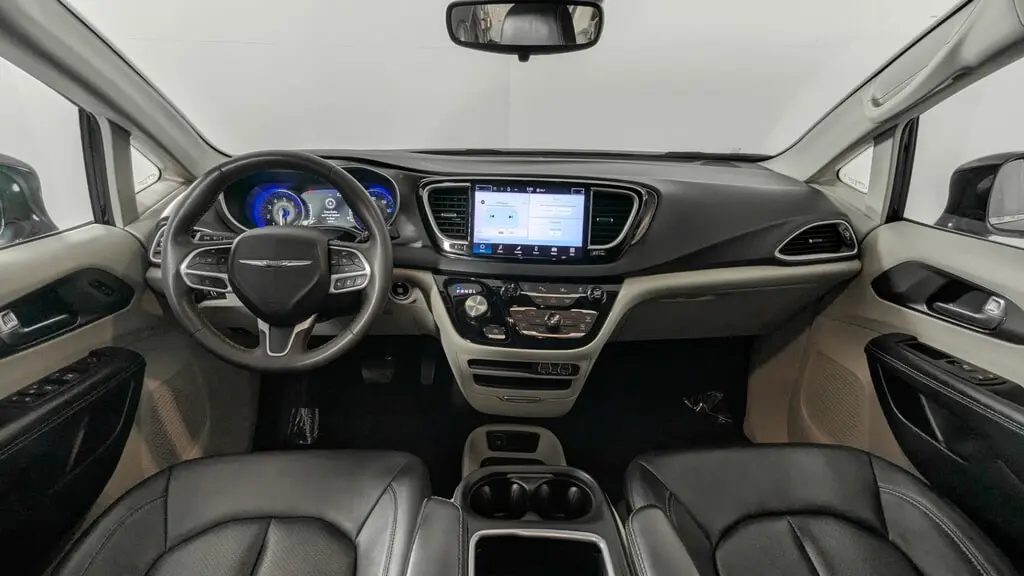 2024 CHRYSLER PACIFICA TOURING L photo 25