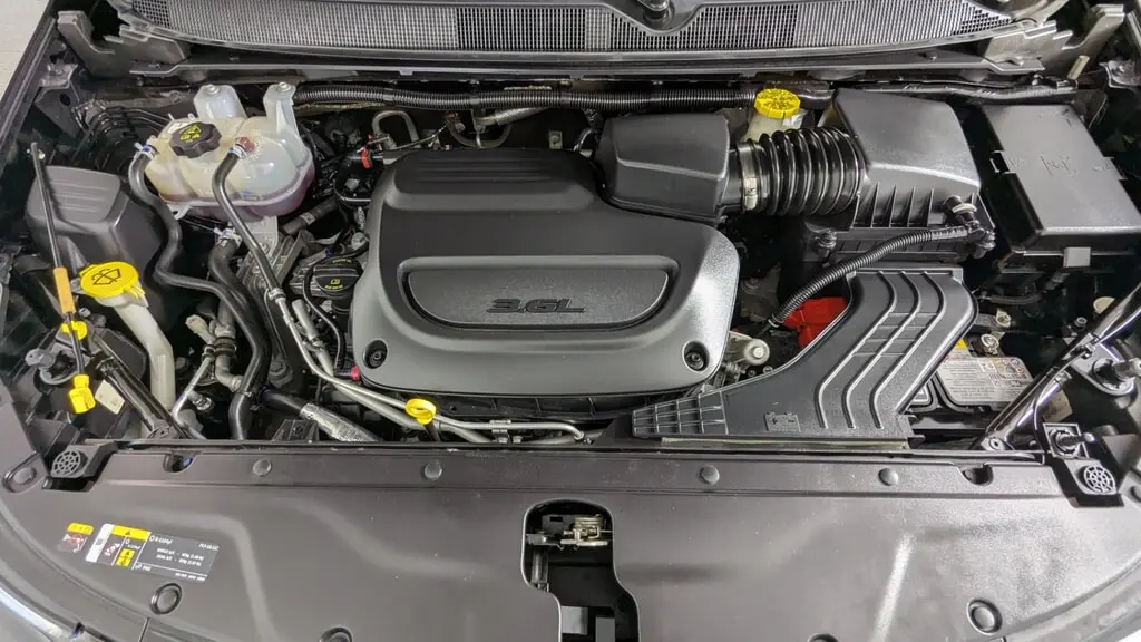 2024 CHRYSLER PACIFICA TOURING L photo 32