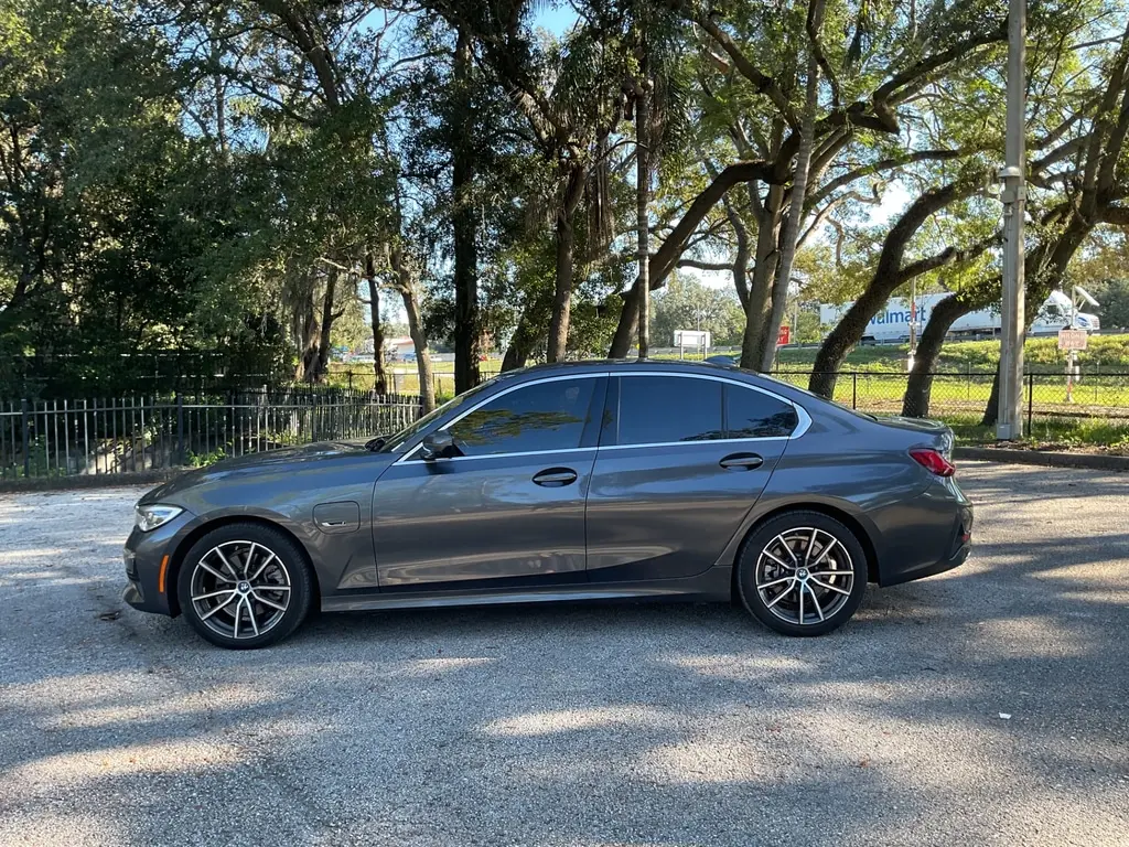 2022 BMW 3 SERIES 330E XDRIVE photo 2