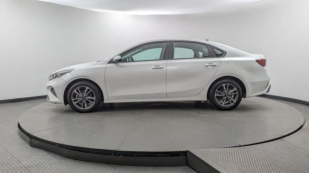 2022 KIA FORTE LXS photo 2