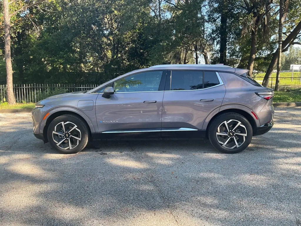 2025 CHEVROLET EQUINOX EV LT2 W/PDE photo 2