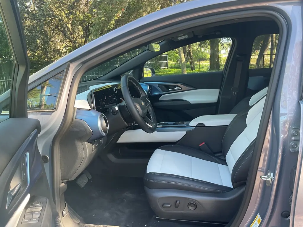 2025 CHEVROLET EQUINOX EV LT2 W/PDE photo 10