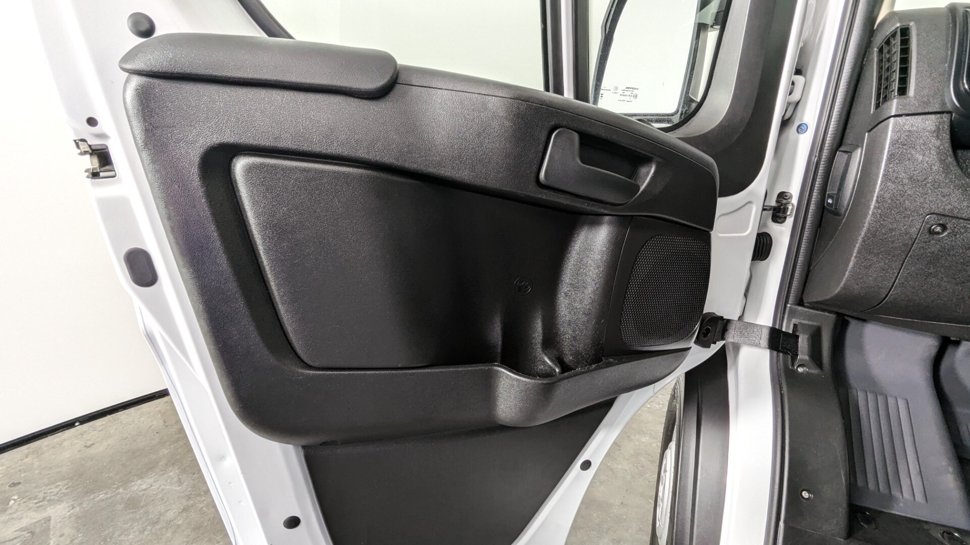 2025 RAM PROMASTER TRADESMAN 2500 w/Passenger Seat Low Roof 136.0" WB photo 10