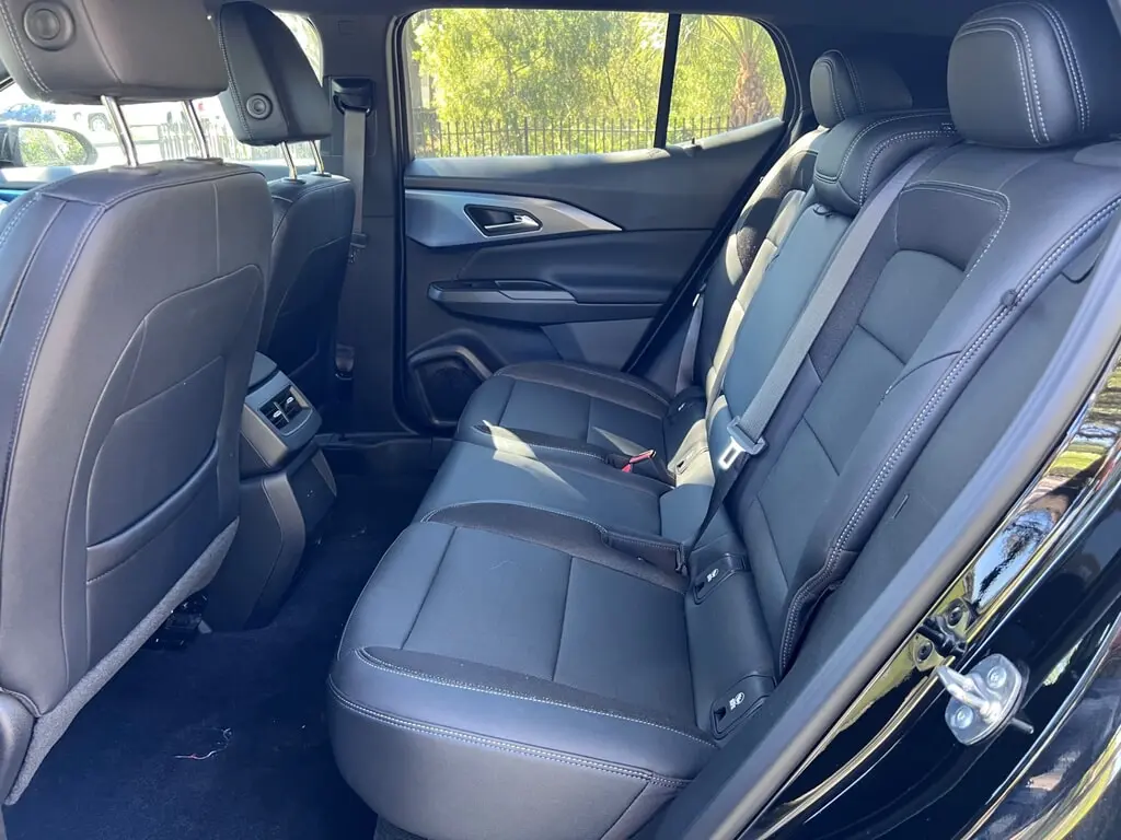 2024 CHEVROLET EQUINOX EV LT photo 13