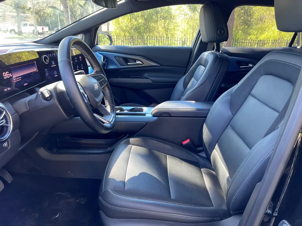 2024 CHEVROLET EQUINOX EV LT photo 10