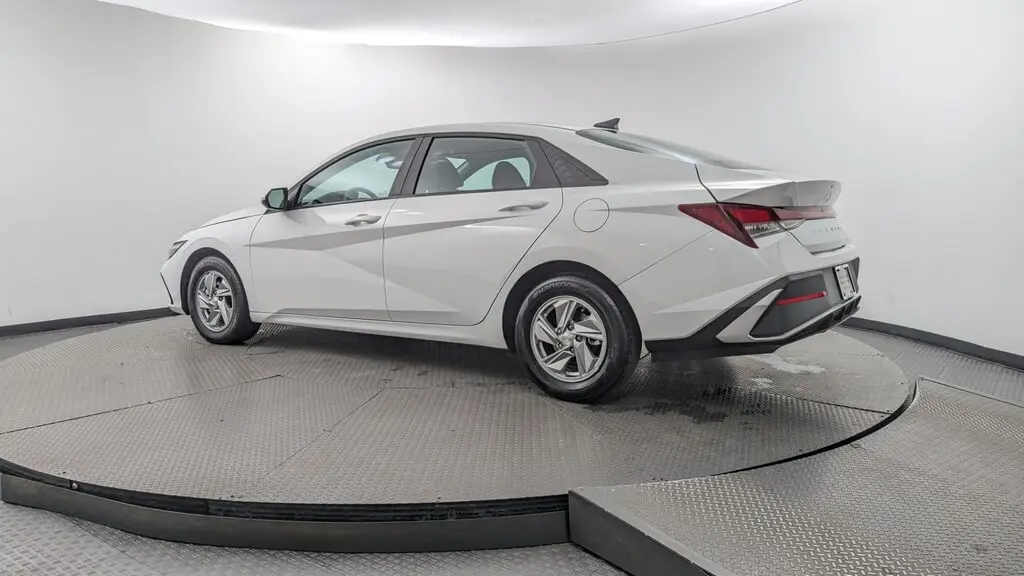 2025 HYUNDAI ELANTRA SE photo 5