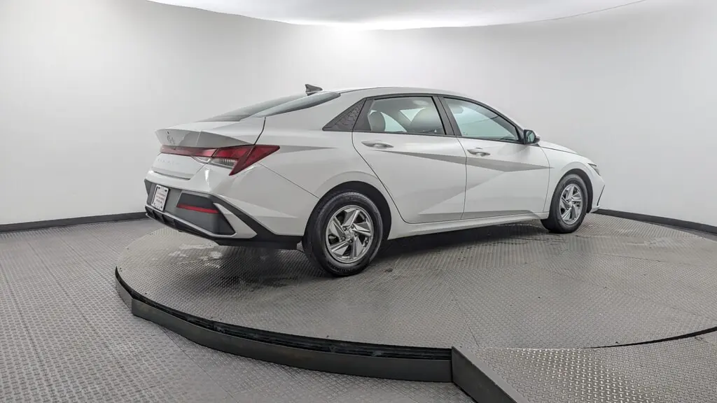 2025 HYUNDAI ELANTRA SE photo 7