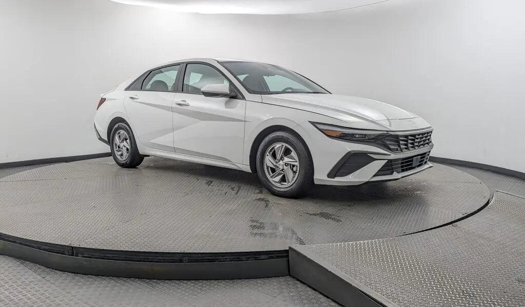 2025 HYUNDAI ELANTRA SE photo 10