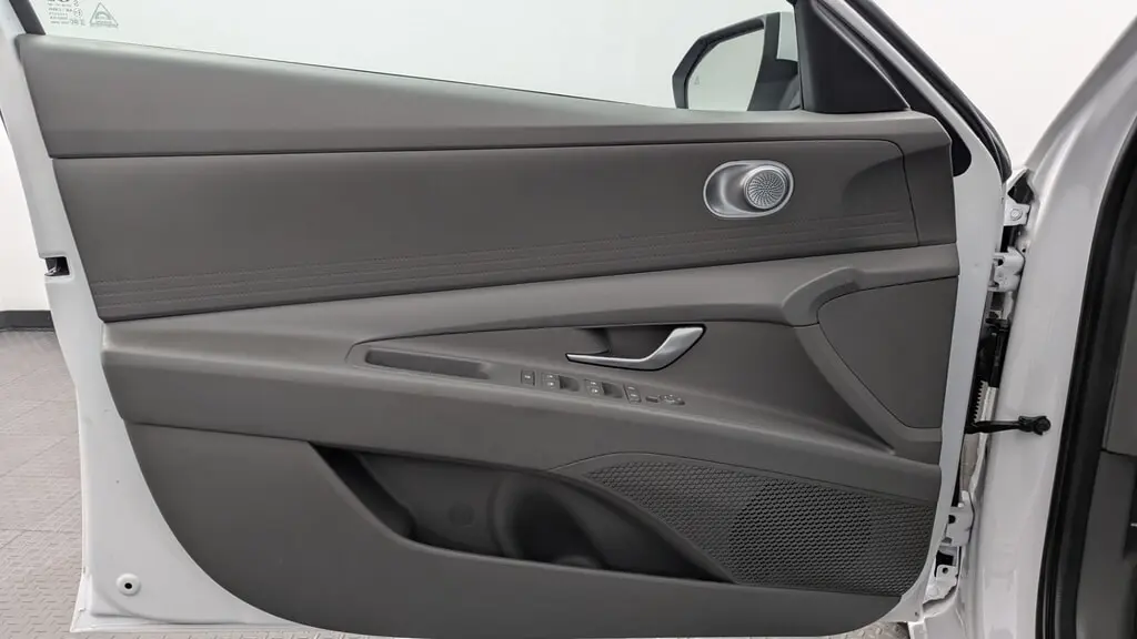 2025 HYUNDAI ELANTRA SE photo 12