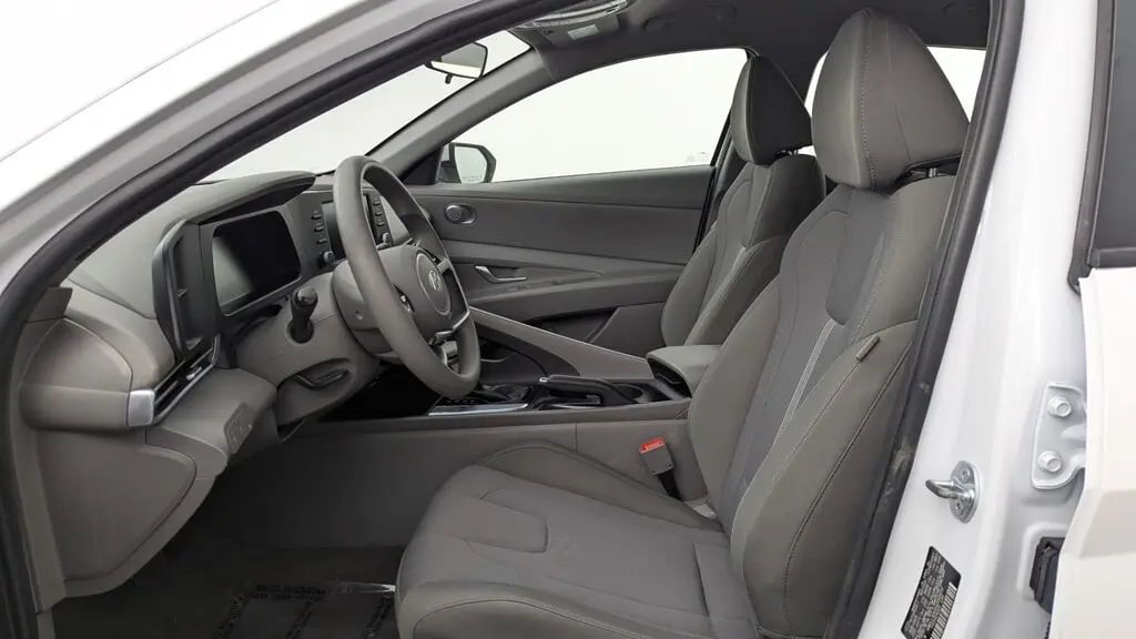 2025 HYUNDAI ELANTRA SE photo 13