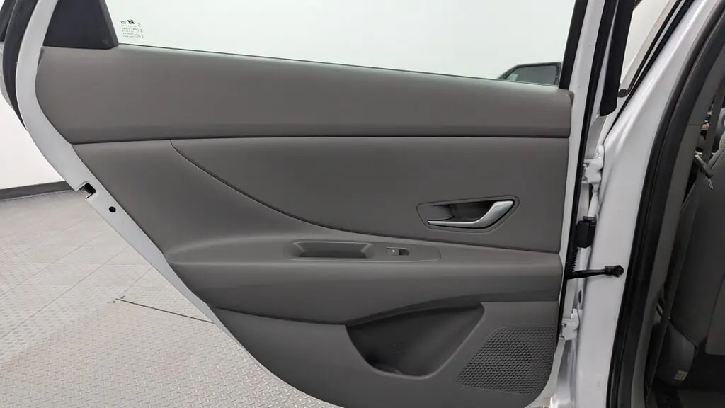 2025 HYUNDAI ELANTRA SE photo 15