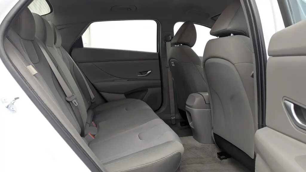 2025 HYUNDAI ELANTRA SE photo 18