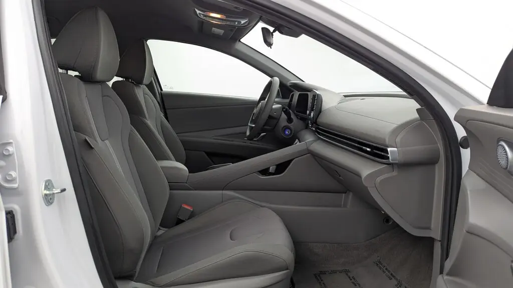 2025 HYUNDAI ELANTRA SE photo 21