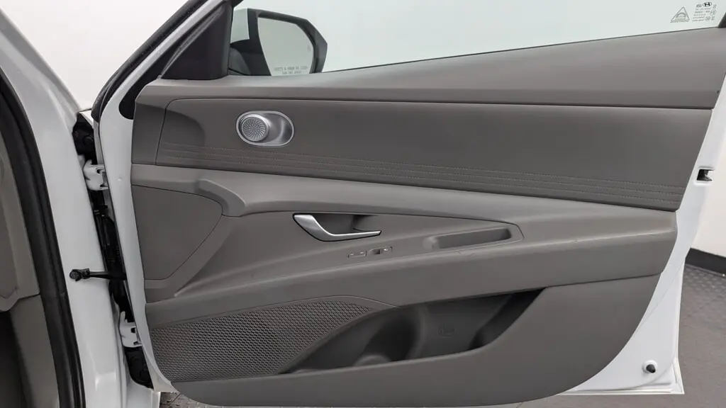 2025 HYUNDAI ELANTRA SE photo 22