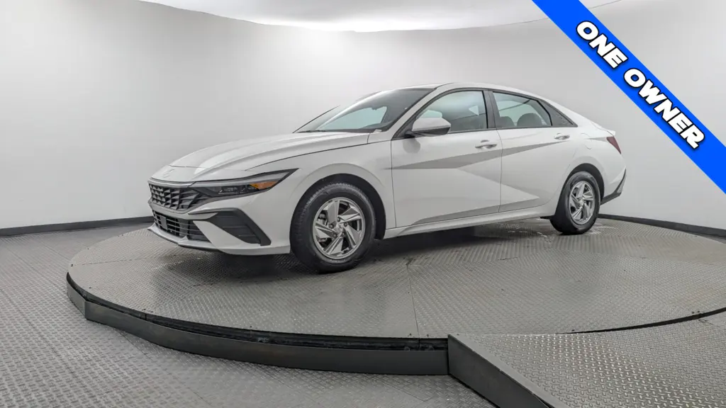 2025 HYUNDAI ELANTRA SE photo 1