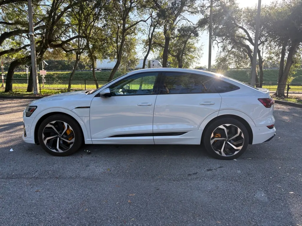 2022 AUDI E-TRON SPORTBACK S LINE PREMIUM PLUS photo 2