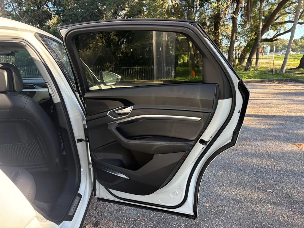 2022 AUDI E-TRON SPORTBACK S LINE PREMIUM PLUS photo 14