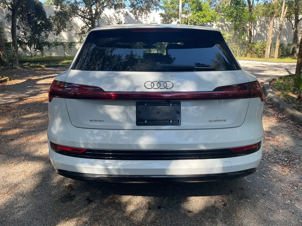 2022 AUDI E-TRON PREMIUM photo 4