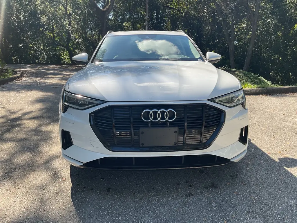 2022 AUDI E-TRON PREMIUM photo 7
