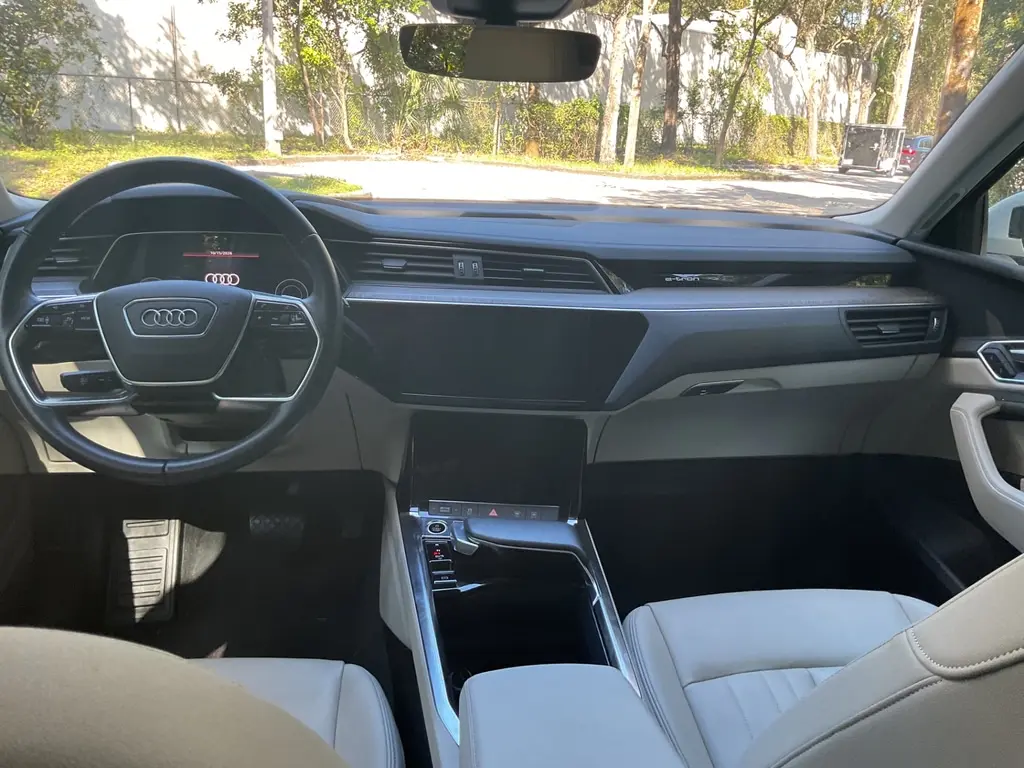 2022 AUDI E-TRON PREMIUM photo 12