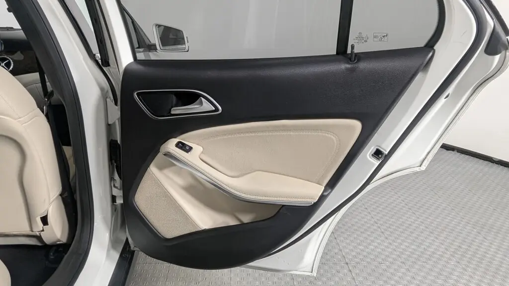 2017 MERCEDES-BENZ GLA GLA 250 photo 18