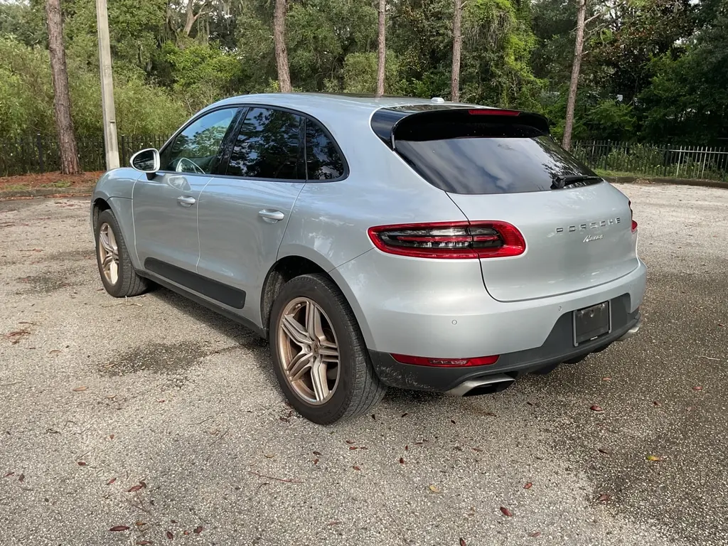 2018 PORSCHE MACAN SPORT EDITION photo 3