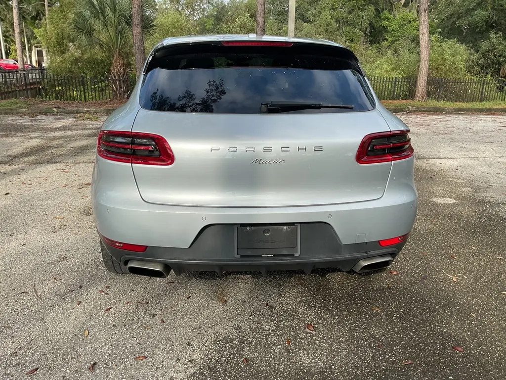 2018 PORSCHE MACAN SPORT EDITION photo 4