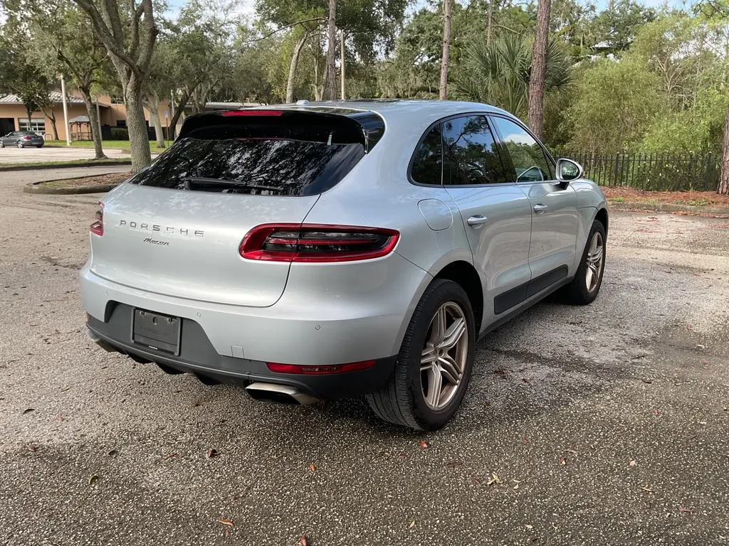 2018 PORSCHE MACAN SPORT EDITION photo 5