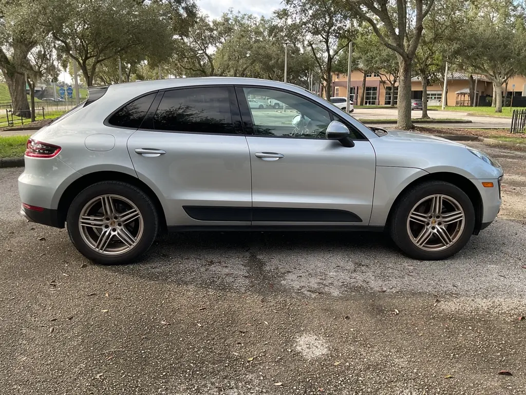 2018 PORSCHE MACAN SPORT EDITION photo 6