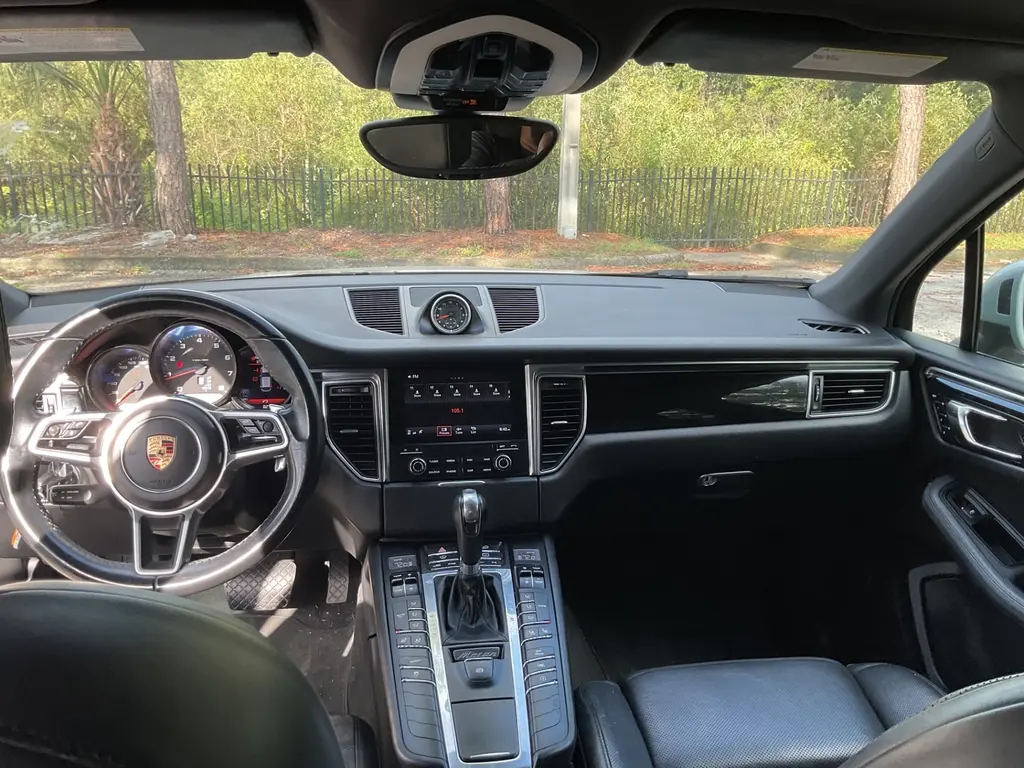 2018 PORSCHE MACAN SPORT EDITION photo 13