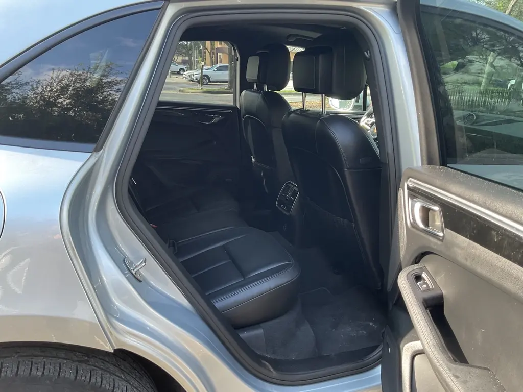 2018 PORSCHE MACAN SPORT EDITION photo 16
