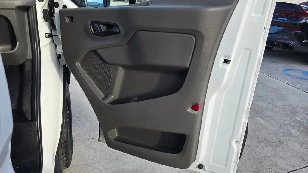 2023 FORD E-TRANSIT photo 17