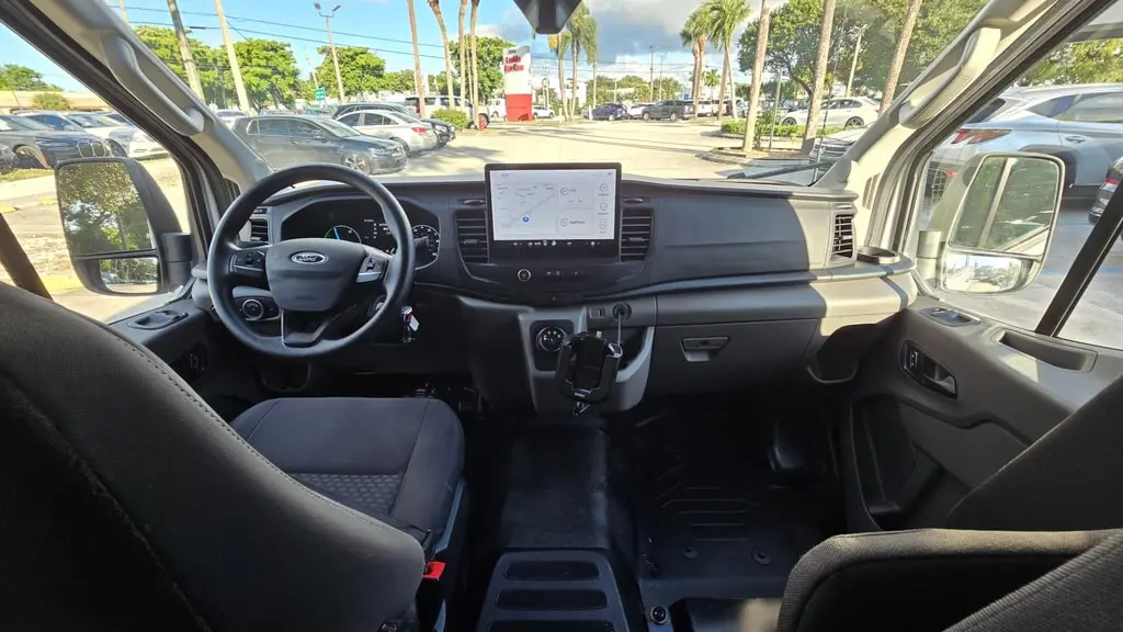 2023 FORD E-TRANSIT photo 28