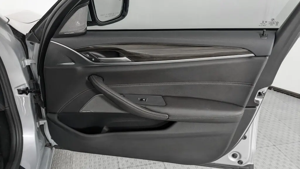 2021 BMW 5 SERIES 530I photo 21