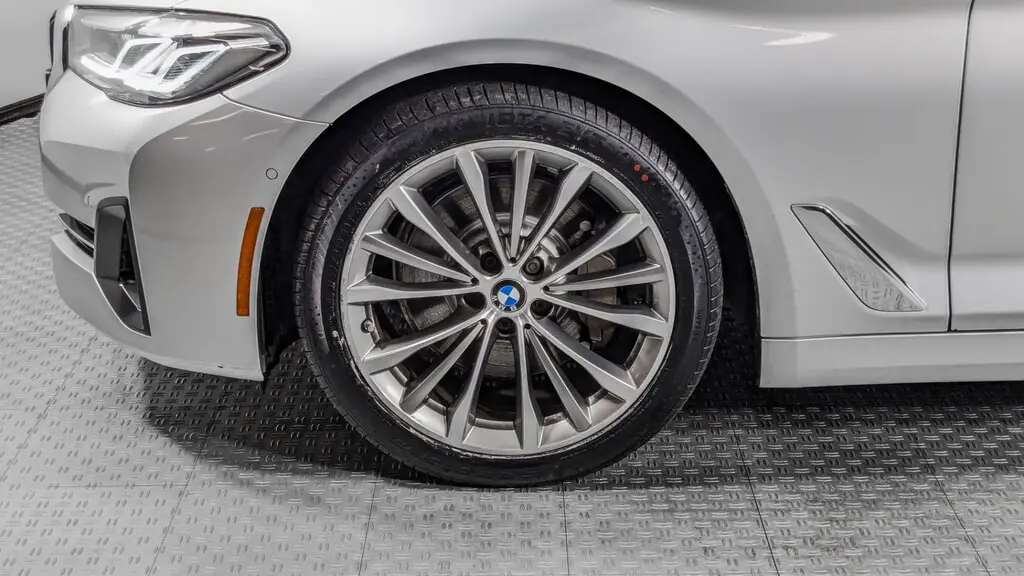2021 BMW 5 SERIES 530I photo 32